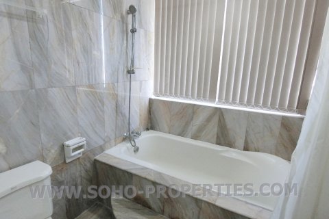 Condominio de 3 dormitorios en Bangkok, Tailandia № 143905 - foto 12