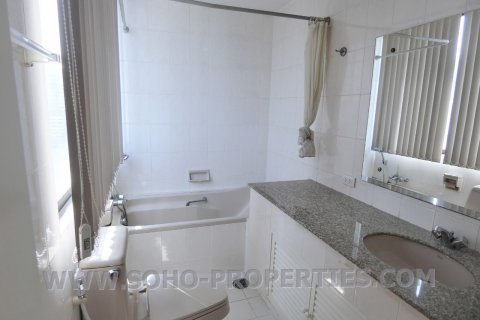 Condominio de 3 dormitorios en Bangkok, Tailandia № 143905 - foto 11