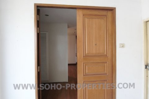 Condominio de 3 dormitorios en Bangkok, Tailandia № 143905 - foto 16
