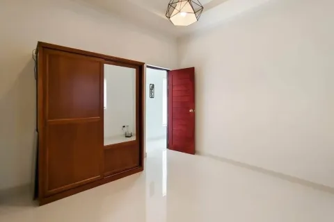 Chalet de 3 dormitorios en Hua Hin, Tailandia № 168849 - foto 9