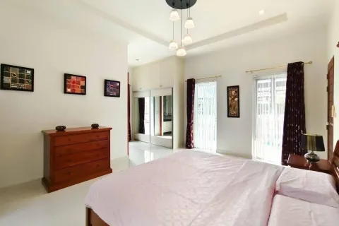 Chalet de 3 dormitorios en Hua Hin, Tailandia № 168849 - foto 7