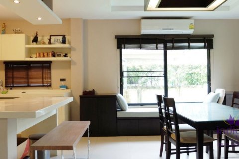 Casa de 3 dormitorios en Chiang Mai, Tailandia № 162629 - foto 12