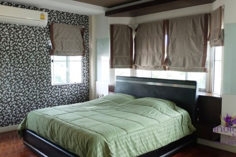 Casa de 3 dormitorios en Chiang Mai, Tailandia № 162629 - foto 14