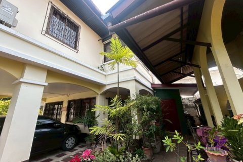 House in Chiang Mai, Thailand 7 bedrooms № 200290 - photo 2