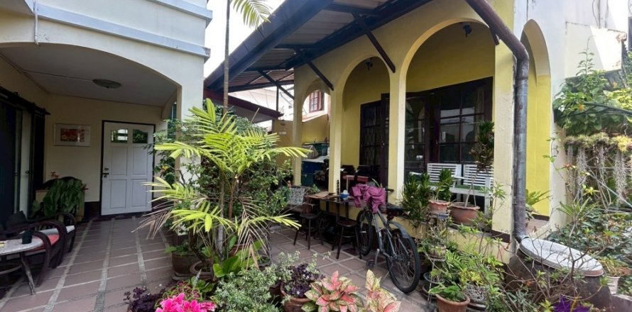 House in Chiang Mai, Thailand 7 bedrooms № 200290