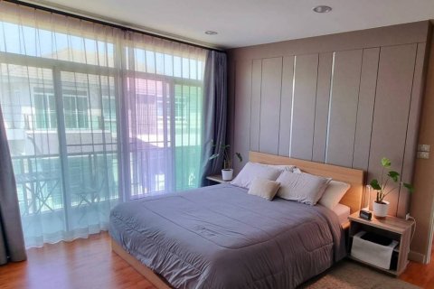 Casa de 4 dormitorios en Saphan Sung, Bangkok, Tailandia № 156816 - foto 4