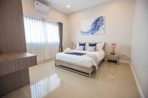 Chalet de 3 dormitorios en Hua Hin, Tailandia № 169978 - foto 3