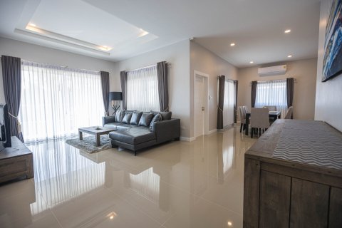 Chalet de 3 dormitorios en Hua Hin, Tailandia № 169978 - foto 6