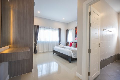 Chalet de 3 dormitorios en Hua Hin, Tailandia № 169978 - foto 9