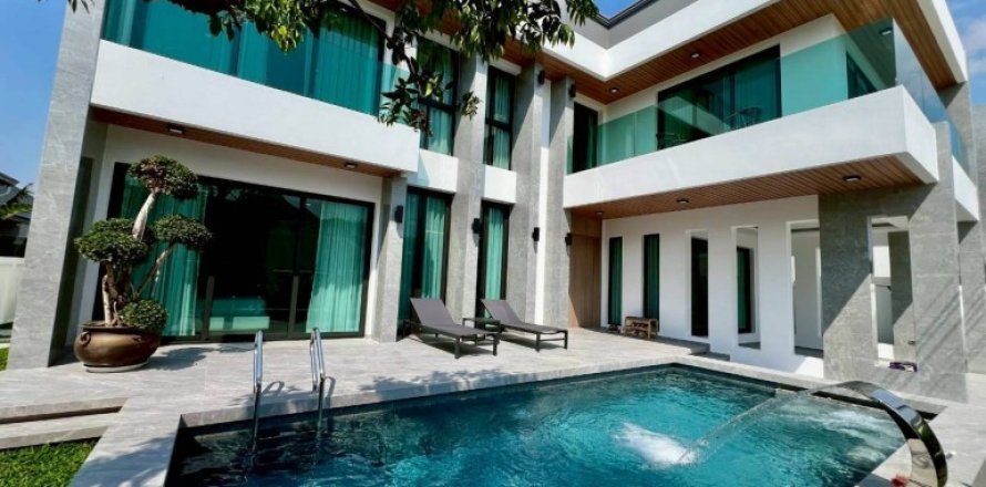 Casa de 5 dormitorios en Pattaya, Tailandia № 194710