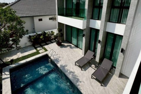 Casa de 5 dormitorios en Pattaya, Tailandia № 194710 - foto 4