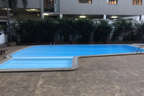 Condominio de 4 dormitorios en Bangkok, Tailandia № 143676 - foto 14