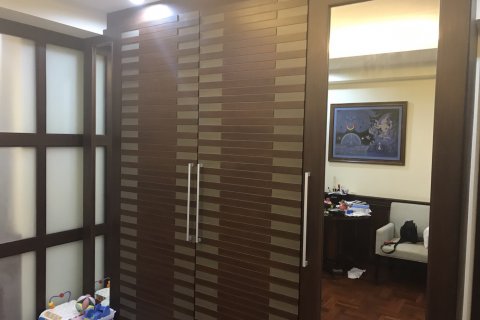 Condominio de 4 dormitorios en Bangkok, Tailandia № 143676 - foto 3