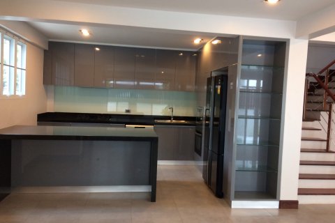 Casa de 5 dormitorios en Bangkok, Tailandia № 143680 - foto 2