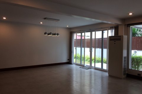 Casa de 5 dormitorios en Bangkok, Tailandia № 143680 - foto 7
