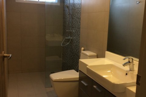 Casa de 5 dormitorios en Bangkok, Tailandia № 143680 - foto 8