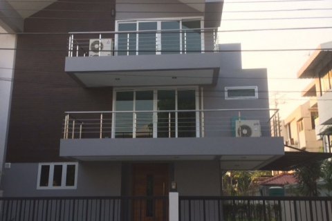 Casa de 5 dormitorios en Bangkok, Tailandia № 143680