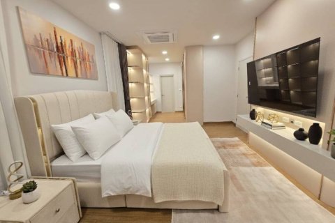 Casa de 4 dormitorios en Samut Prakan, Tailandia № 173009 - foto 10