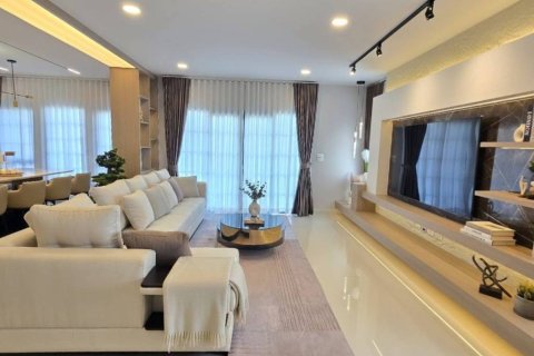 Дом в Самутпракане, Таиланд с 4 спальнями  № 173009