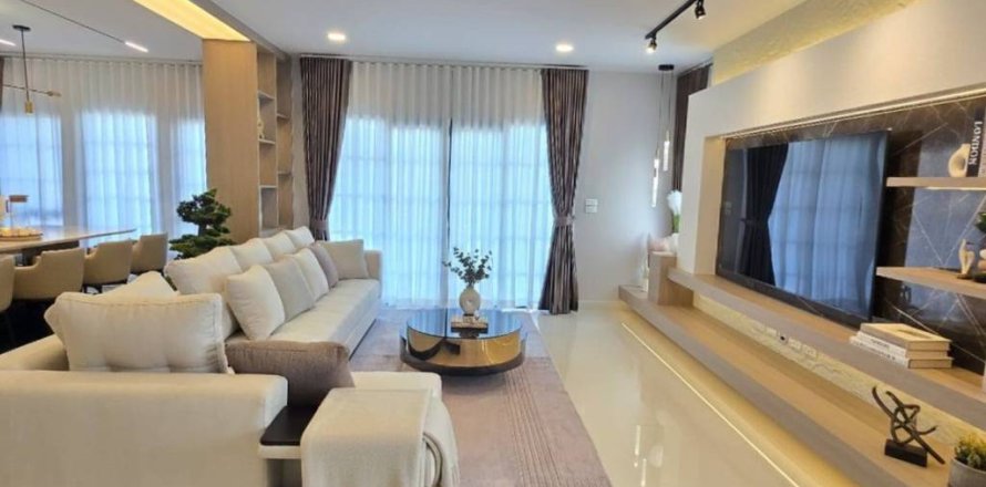 Casa de 4 dormitorios en Samut Prakan, Tailandia № 173009
