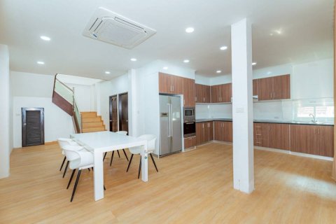 Casa de 4 dormitorios en Pattaya, Tailandia № 173004 - foto 7