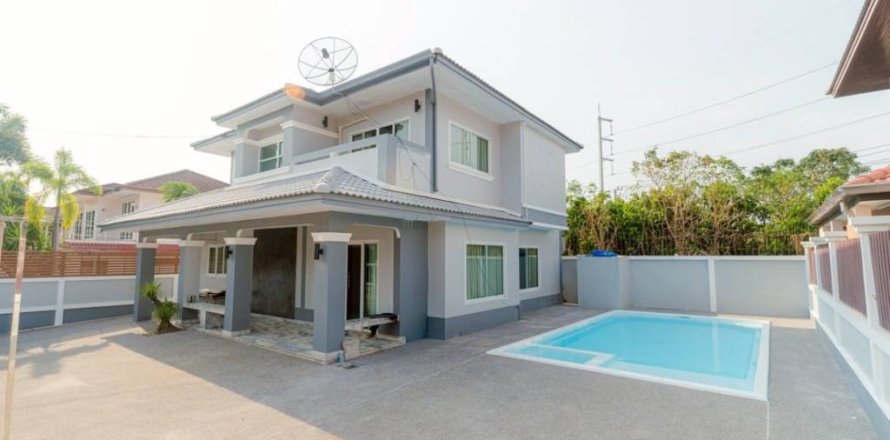 Casa de 4 dormitorios en Pattaya, Tailandia № 173004