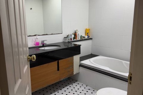 Condominio de 2 dormitorios en Bang Kho Laem, Bangkok, Tailandia № 173010 - foto 9