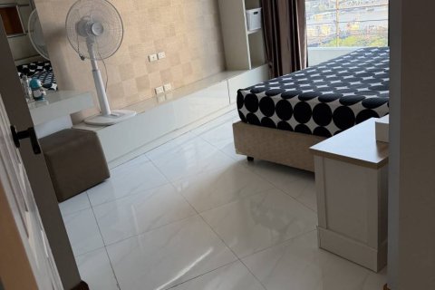 Condominio de 2 dormitorios en Bang Kho Laem, Bangkok, Tailandia № 173010 - foto 8