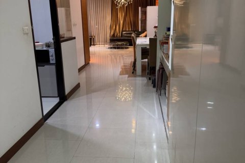 Condominio de 2 dormitorios en Bang Kho Laem, Bangkok, Tailandia № 173010 - foto 3
