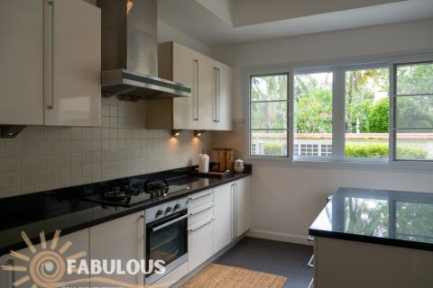 Chalet de 3 dormitorios en Bang Tao, Tailandia № 179444 - foto 4