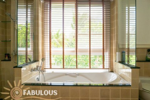 Chalet de 3 dormitorios en Bang Tao, Tailandia № 179444 - foto 5