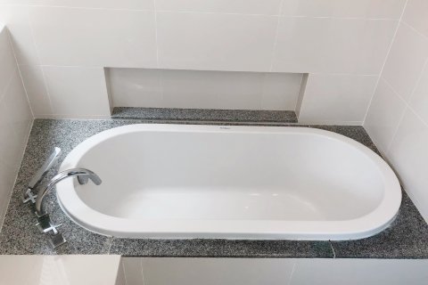 Condominio de 3 dormitorios en Bangkok, Tailandia № 66360 - foto 15