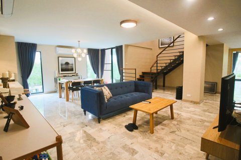 Appartement à Bangkok, Thaïlande 3 chambres № 181204