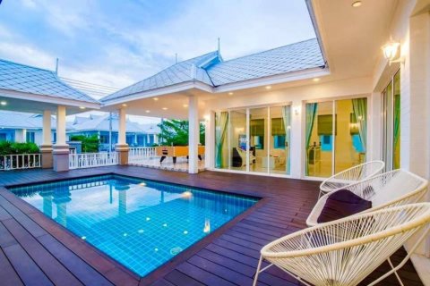 Chalet de 3 dormitorios en Hua Hin, Tailandia № 135262 - foto 2