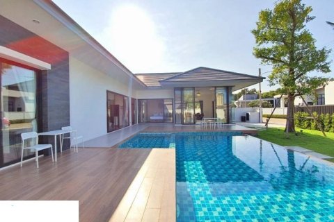 Chalet de 4 dormitorios en Hua Hin, Tailandia № 168465 - foto 2