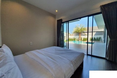 Chalet de 4 dormitorios en Hua Hin, Tailandia № 168465 - foto 20