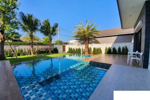 Chalet de 4 dormitorios en Hua Hin, Tailandia № 168465 - foto 4