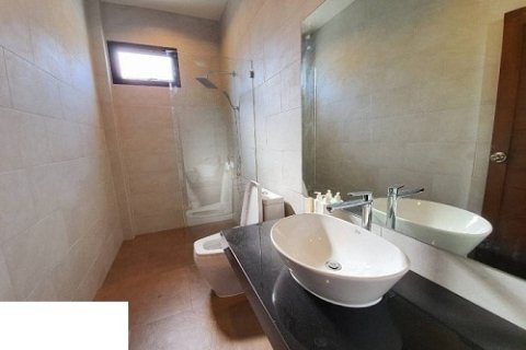 Chalet de 4 dormitorios en Hua Hin, Tailandia № 168465 - foto 22