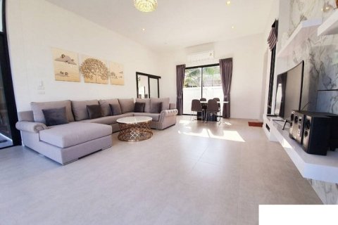 Chalet de 4 dormitorios en Hua Hin, Tailandia № 168465 - foto 9