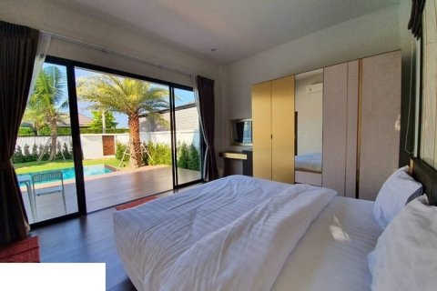 Chalet de 4 dormitorios en Hua Hin, Tailandia № 168465 - foto 14