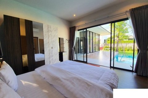Chalet de 4 dormitorios en Hua Hin, Tailandia № 168465 - foto 16