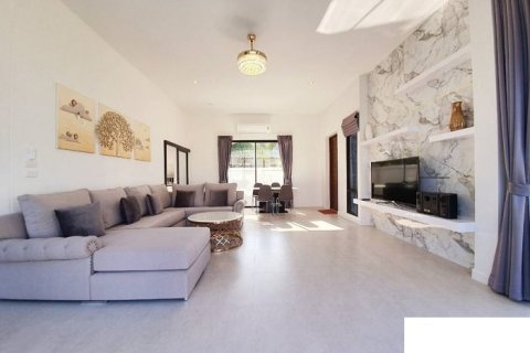 Chalet de 4 dormitorios en Hua Hin, Tailandia № 168465 - foto 10