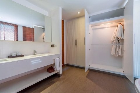 Chalet de 3 dormitorios en Pran Buri, Tailandia № 168469 - foto 13