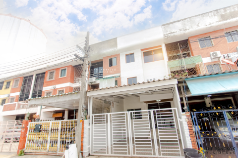 Reihenhaus in Bangkok, Thailand 5 Schlafzimmer № 191032