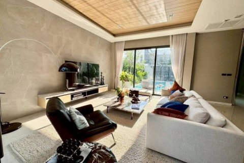 Chalet de 5 dormitorios en Pattaya, Tailandia № 134511 - foto 3