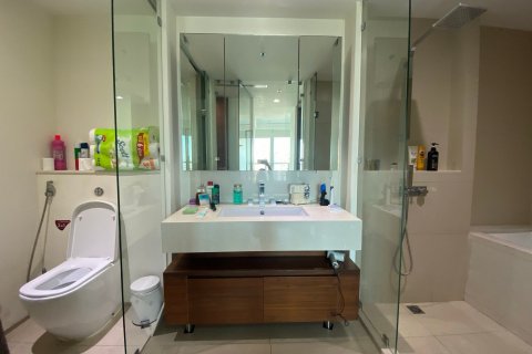 Condominio de 2 dormitorios en Khlong San, Bangkok, Tailandia № 133729 - foto 15