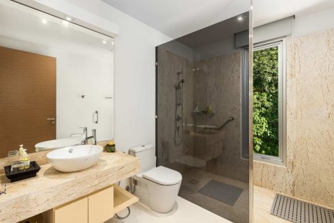 Chalet de 5 dormitorios en Layan Beach, Tailandia № 133725 - foto 26