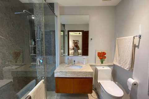 Chalet de 4 dormitorios en Phuket, Tailandia № 147604 - foto 28