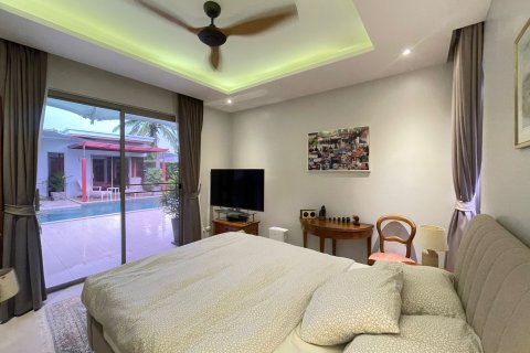 Chalet de 4 dormitorios en Phuket, Tailandia № 147604 - foto 25