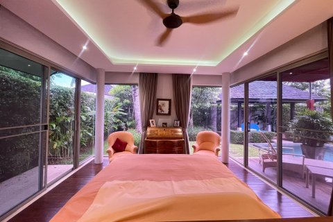 Chalet de 4 dormitorios en Phuket, Tailandia № 147604 - foto 16